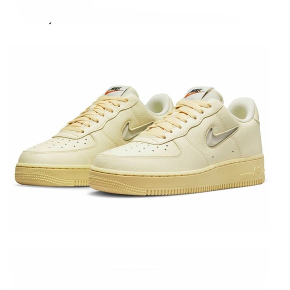 creme nike air force